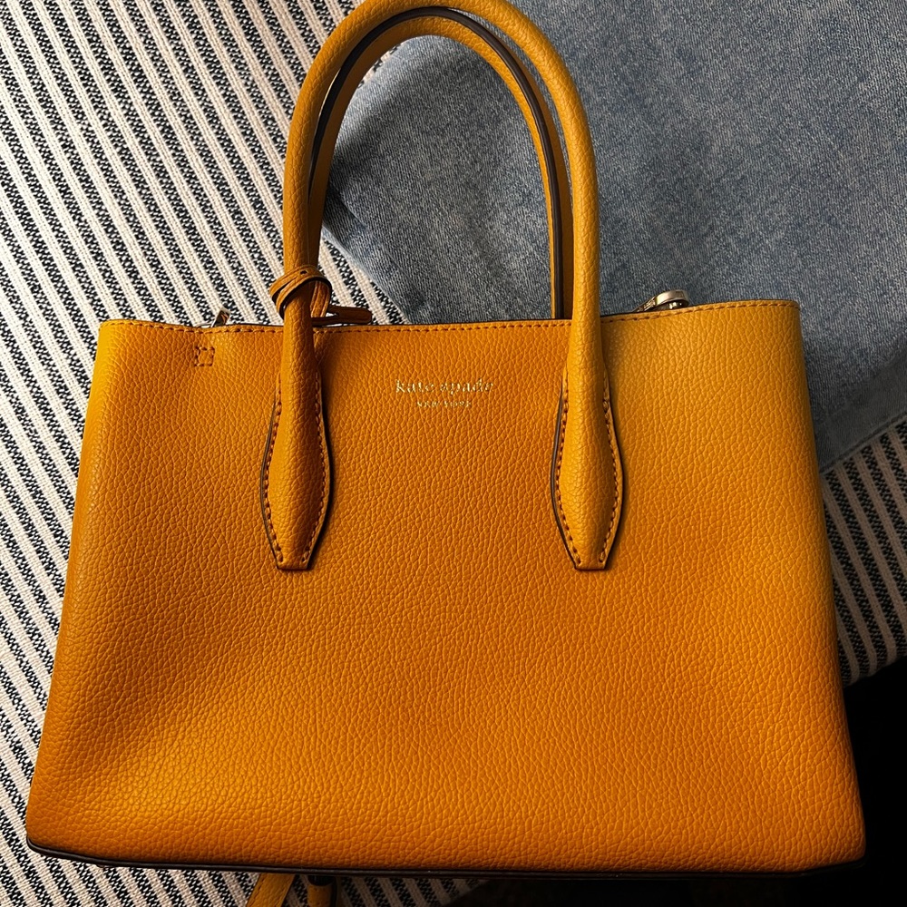 Kate Spade bag in excellent pre loved condition